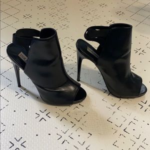 STEVE MADDEN ANKEL BLACK BOOTIES